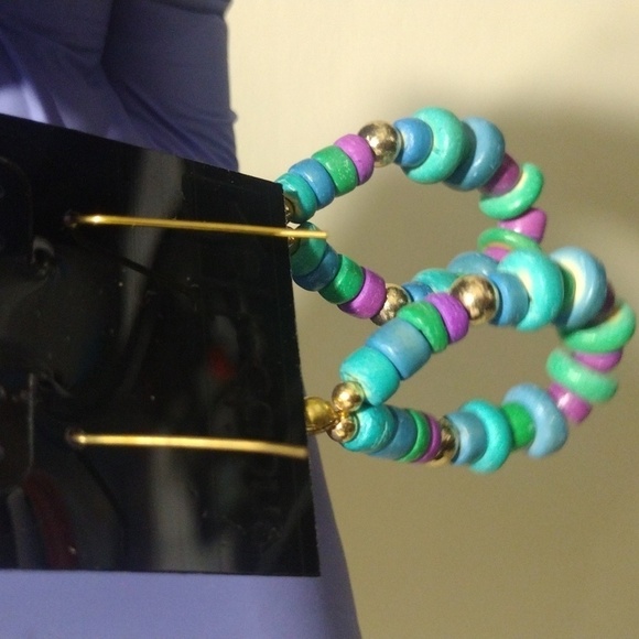 Turquoise & Magenta Beaded Hoop Earrings – Luxe Artisan Color Fashion Jewelry - Picture 5 of 6